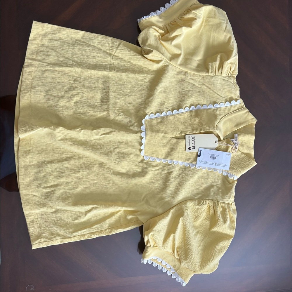 BNWT: Evelyn Rose Boutique brand:Jodifl Yellow Puff Sleeve Top with Scallop Trim